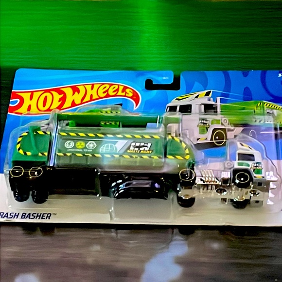 Trash Basher HotWheels Super Rig - Picture 1 of 11